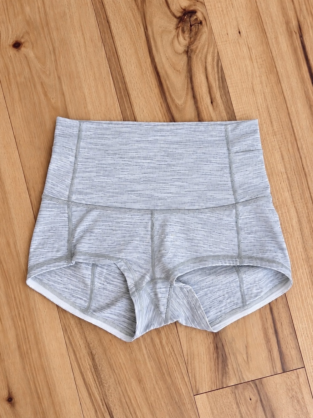 Lululemon Wunder Short 2” – Wee Are From Space Nimbus Battleship – Size 6